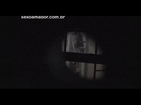 ❤️ Faigheann Blondie fístapáil rúnda ag voyeur comharsanachta i bhfolach taobh thiar de brící cuasach ❤️❌  Fucking  uainn ga.3dhentaix.ru ❌❤